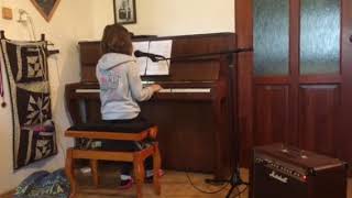 Kometa (Jaromír Nohavica) 9 years old girl on piano