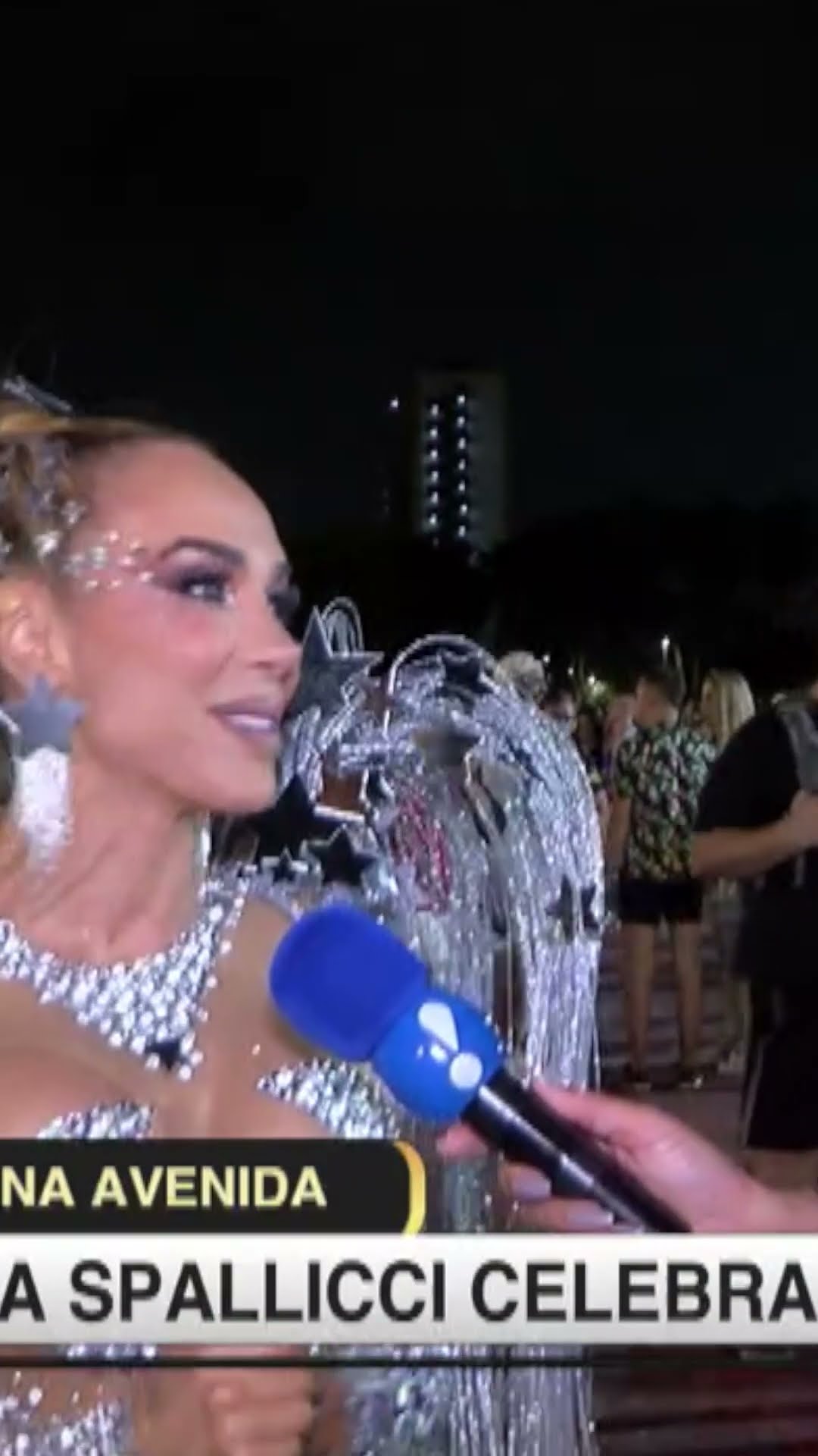 Renata Spallicci comemora luta contra o câncer à frente da bateria da Águia de Ouro: “Estou curada”