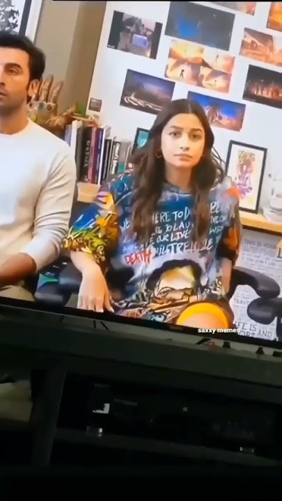 Alia Bhatt smells her butt hole (ass) | Pichwada sunghte hue | Ranbir kapoor k sath interview me