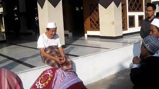 KH. Abdullah Faqih Langitan mengajari kami membaca QS. Al Fatihah