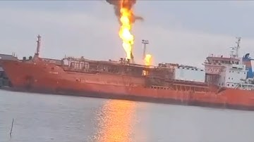 Удар дронов Герань-2 в порт Измаил и повреждение газовоза