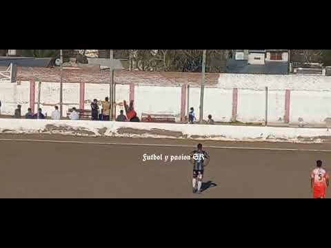 Asesino corre por la tribuna luego de acuchillar a un hincha en cancha de El Porvenir