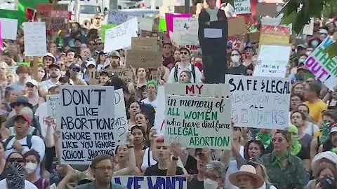 Hundreds gather at Texas Capitol to protest Supreme Court overturning Roe v. Wade | FOX 7 Austin