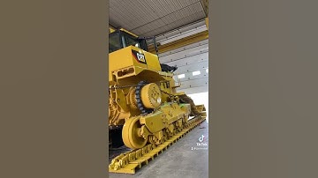 Installing tracks on a CAT D10T