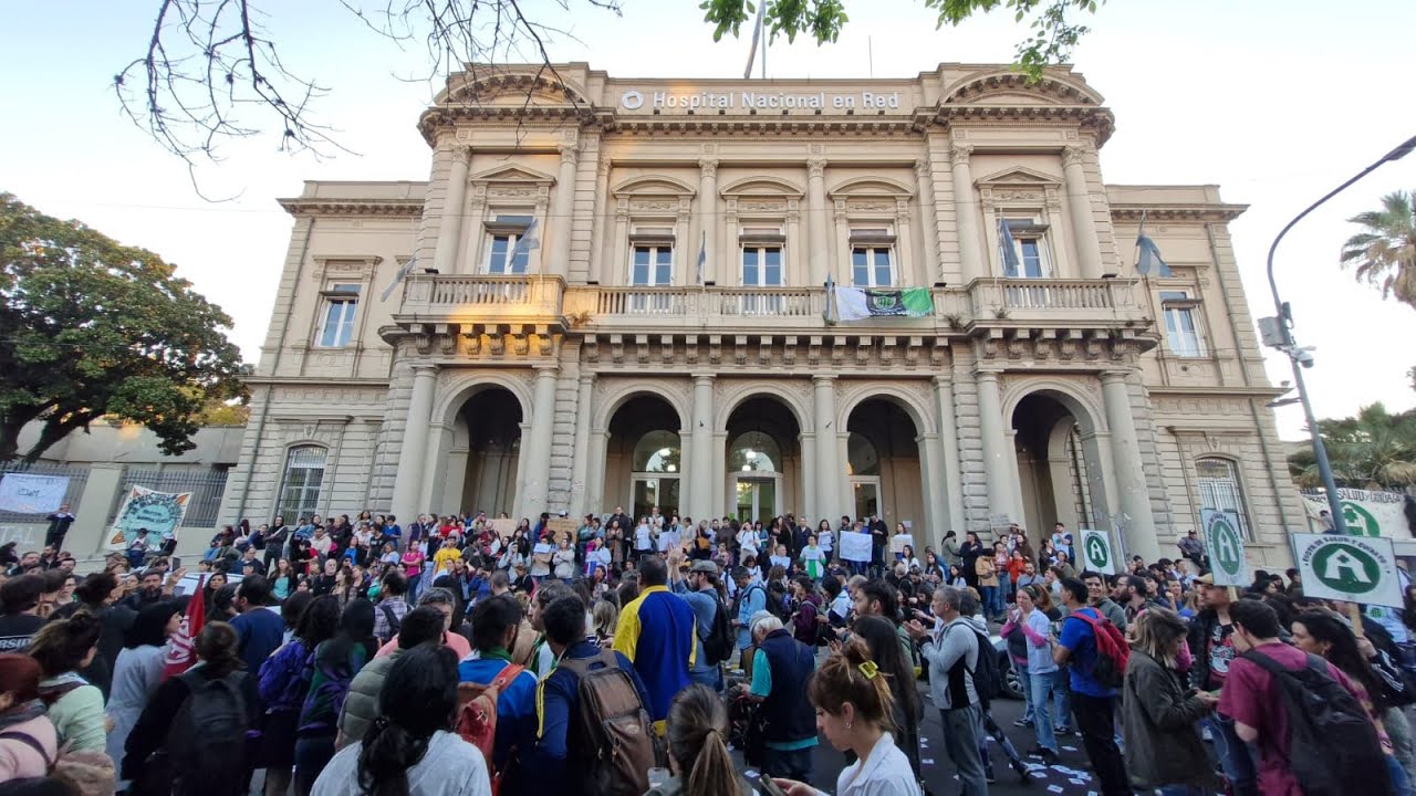 El Gobierno niega un plan para cerrar hospitales nacionales y habla de reestructuración