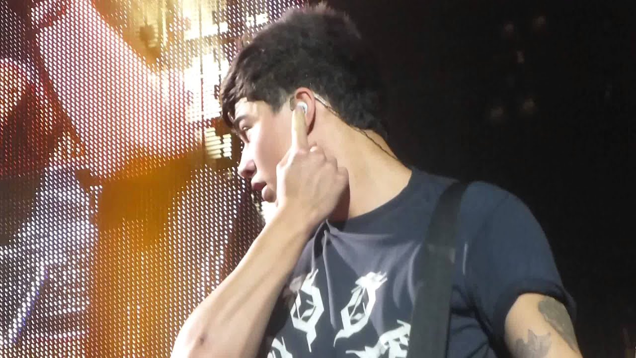 5SOS - Long Way Home (Manchester 9th June 2015)