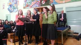 Video thumbnail of "Grup de fete Londra MAMA UN DOR SI-O INIM-ARZAND"