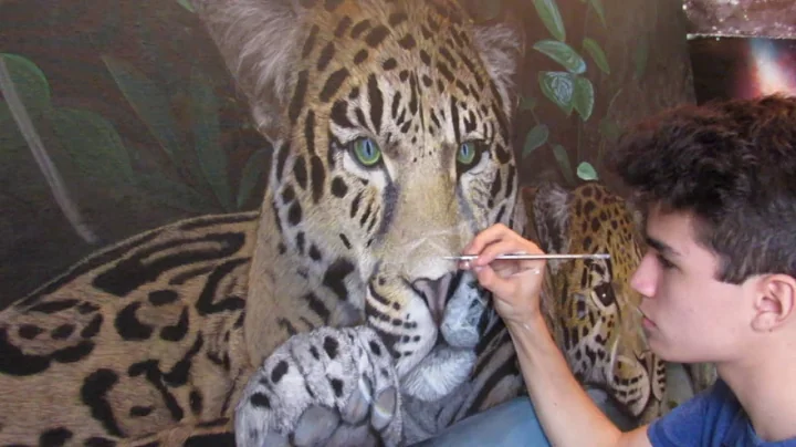 Roberto pintando jaguares
