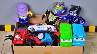 SATU KOTAK PENUH MAINAN, ADA MOBILAN POPLISI, ROBOT ULTRAMN BLKPANTHER, THOMAS EXE CHOO CHOO CHARLES