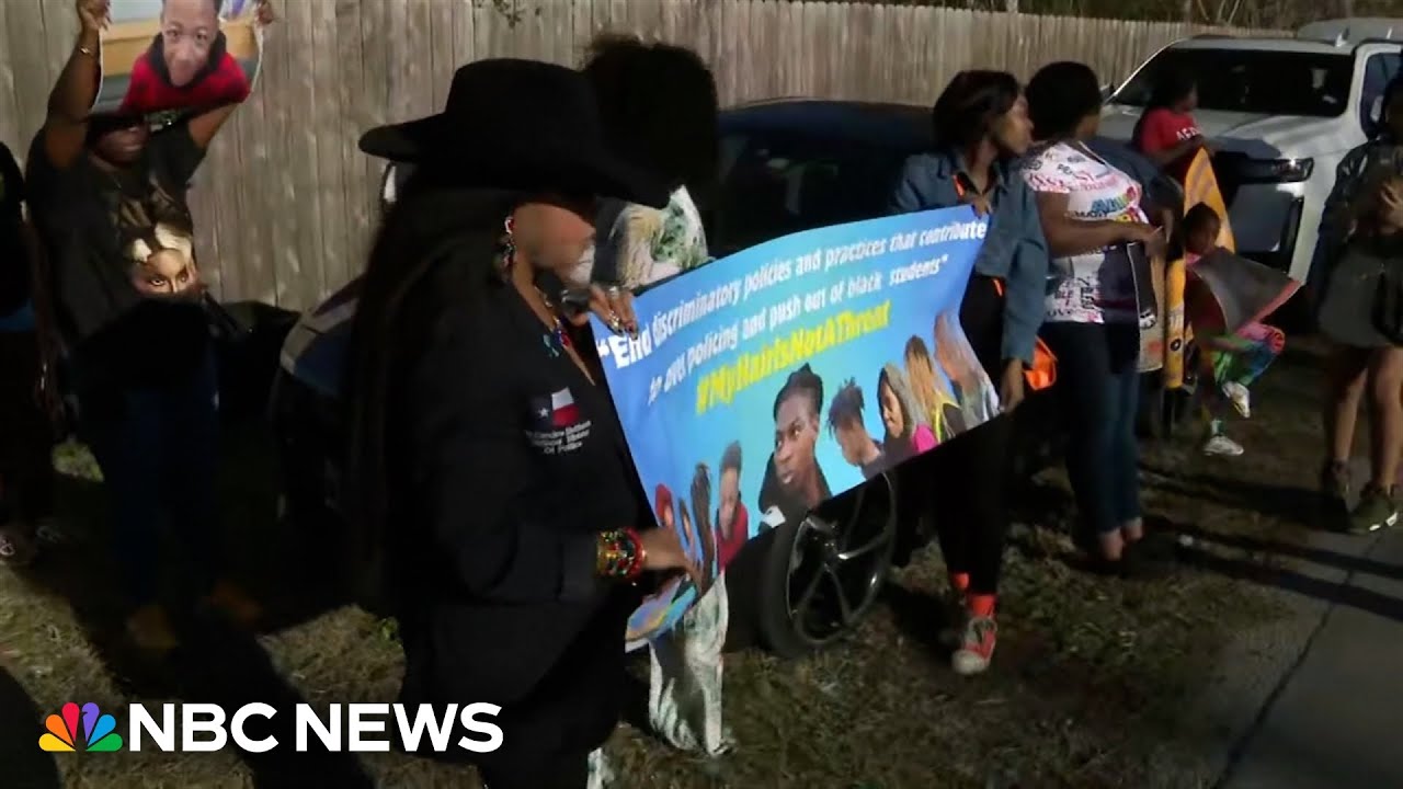Protesters rally before trial for Black teen’s suspension over hairstyle Protesters rally before trial for Black teen’s suspension over hairstyle