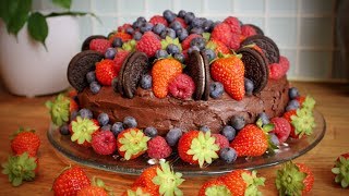 The best vegan chocolate birthday cake! if you want to impress and
make someone real happy on their this is cake for you! velvet smooth
rich...