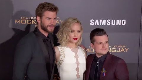 The Hunger Games: Mockingjay Part 2 LA Premiere Broll - Jennifer Lawrence, Liam Hemsworth|ScreenSlam