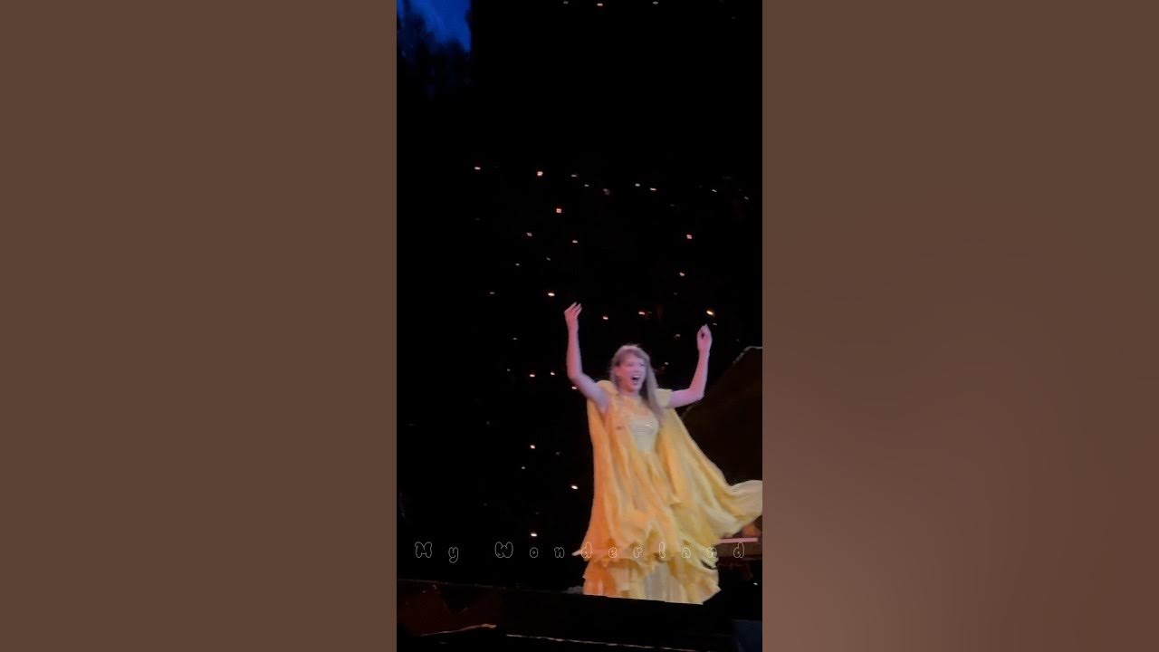 Taylor Swift Plays with the Crowd During Mid-Show Standing Ovation in Warsaw Night 3 #taylorswift Taylor Swift Plays with the Crowd During Mid-Show Standing Ovation in Warsaw Night 3 #taylorswift