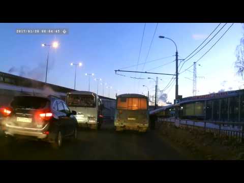 В Нижнем Новгороде на Московском шоссе горела маршрутка 26.01.2017 ВИДЕО В Нижнем Новгороде на Московском шоссе горела маршрутка 26.01.2017 ВИДЕО