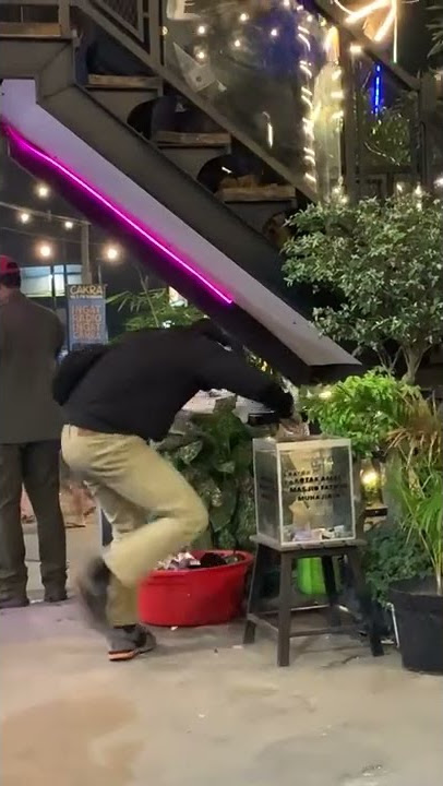 mentahan orang nyawer kotak amal 👍