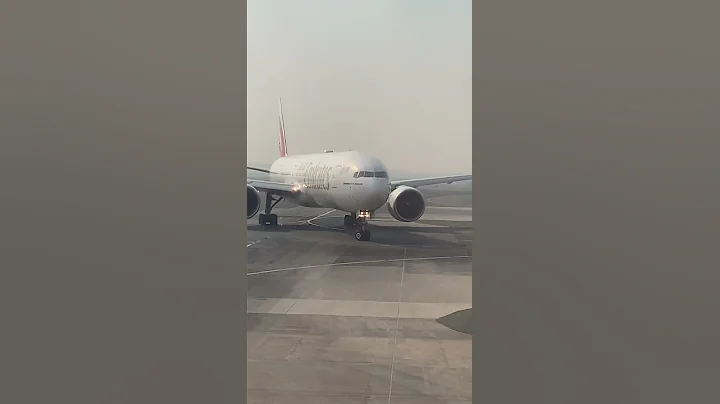 Emirates  #emirates #dubai #flight #shorts