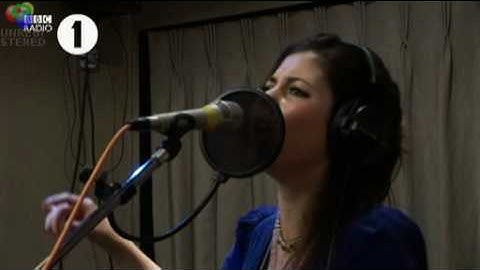 Marina and the Diamonds perform Mowgli