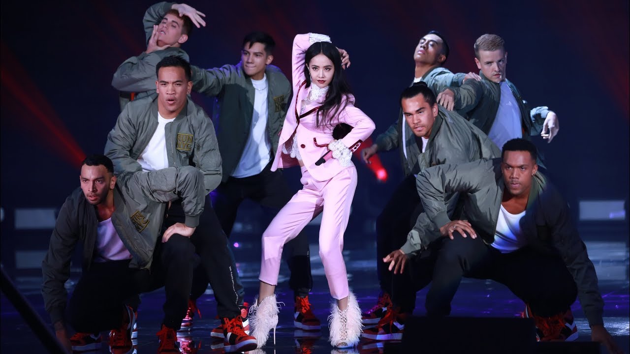 2018-01-18 蔡依林 Jolin Tsai -《迷幻》+《美人計》+《什麼什麼》Live@「2017微博之夜」開場表演