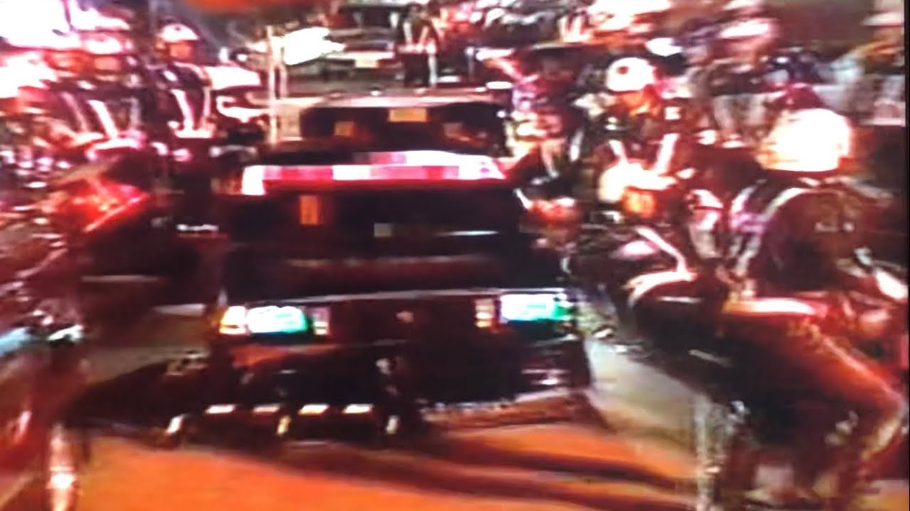 Maruso News] December 31, 1994: A motorcycle gang goes on a New 