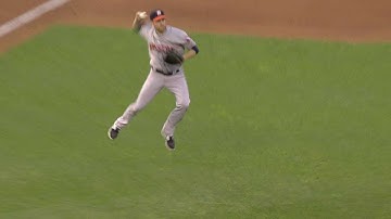 HOU@MIN: McHugh makes a leaping toss to retire Kepler