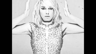 Little Boots - Headphones (Moon Boots Remix) chords