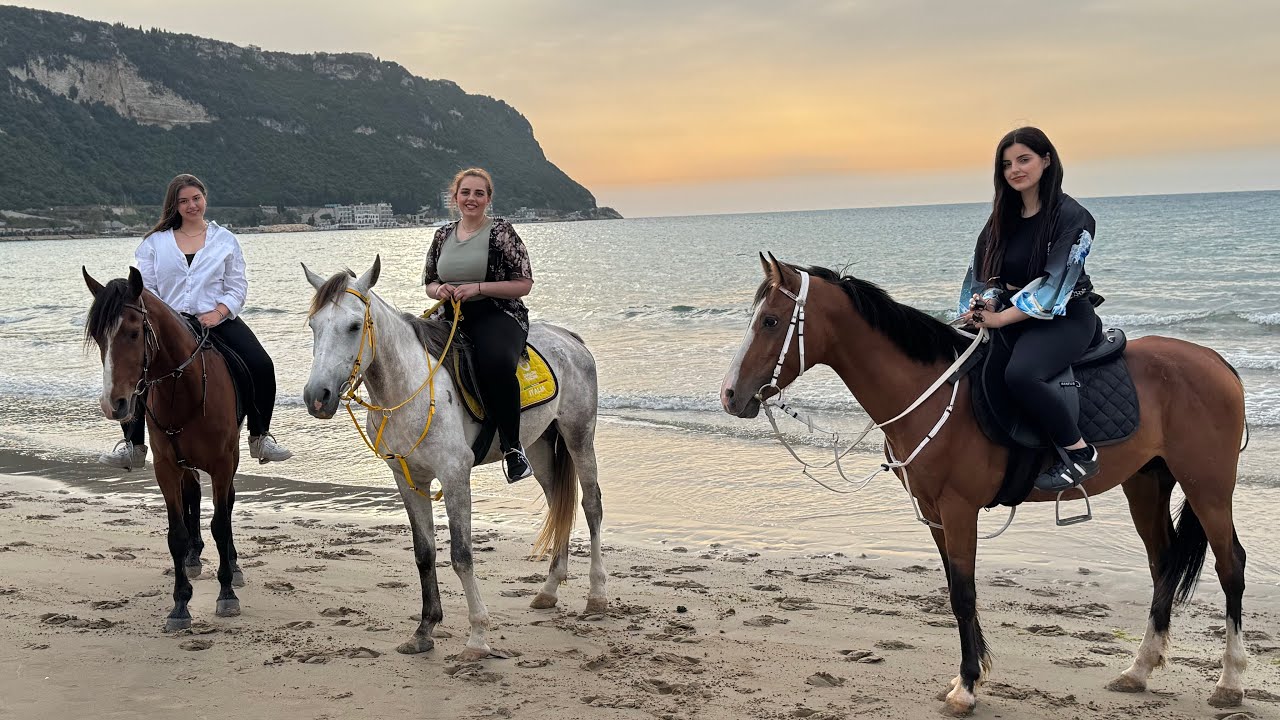 لأوّل مرّة انا و اخواتي مع بعض عالحصان 🐎🎀