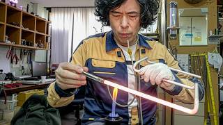 Download Lagu Uiterst bevredigend! Hoe deze neonartiest neonborden maakt met ongelooflijke vaardigheid MP3