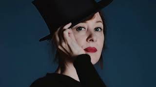Suzanne Vega ~ Tom's Diner (1983 Demo)