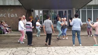 Трускавець 2023: танці біля санаторія Кристал у Трускавці