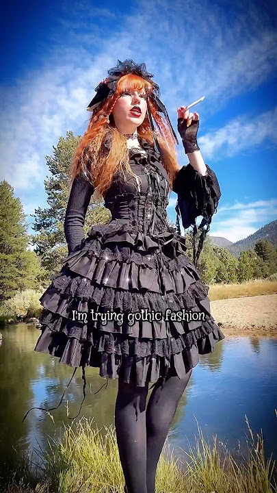 TRYING GOTHIC FASHION😡