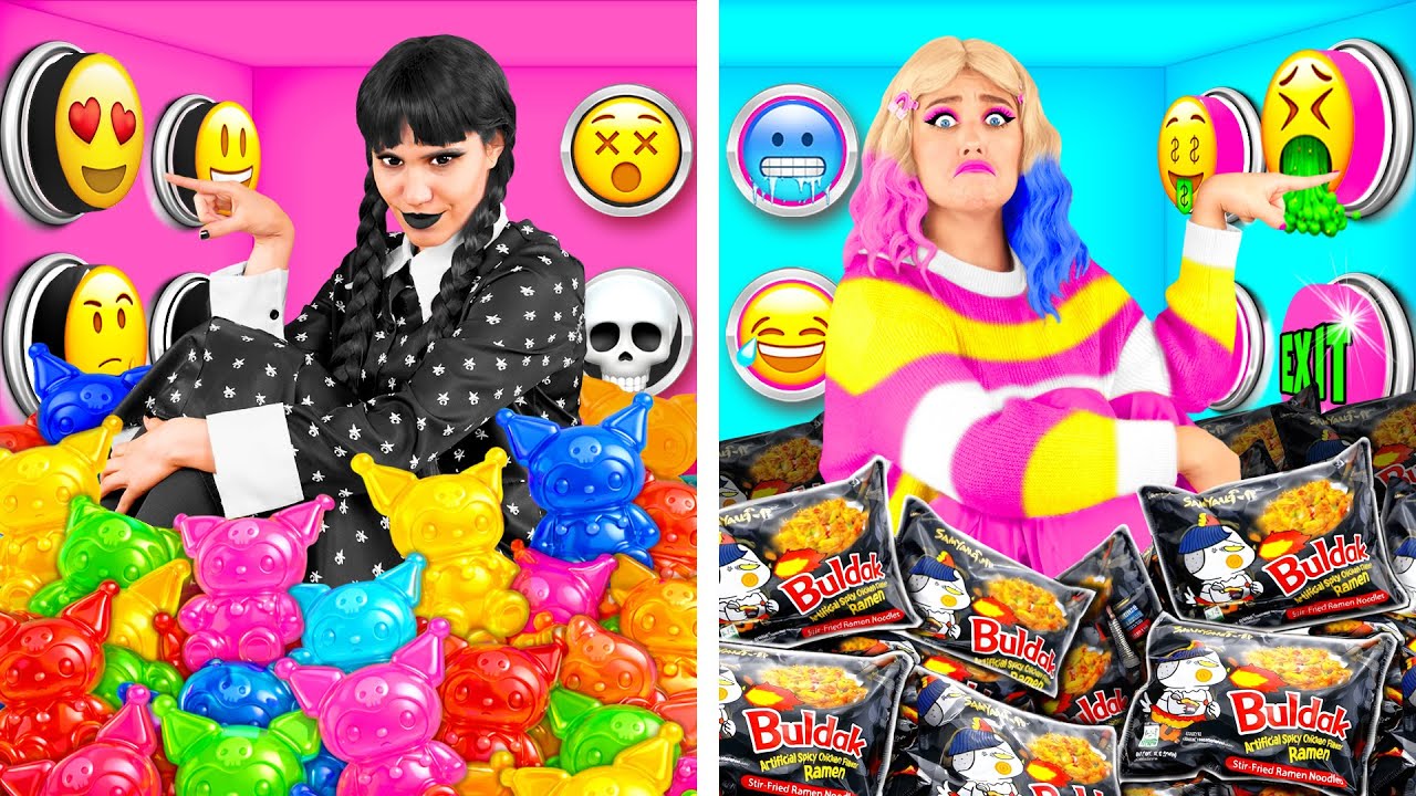 1000 Загадочных Кнопок и Только Одна Тебя Спасет Челлендж с Уэнсдей | Крутые Творческие Лайфхаки