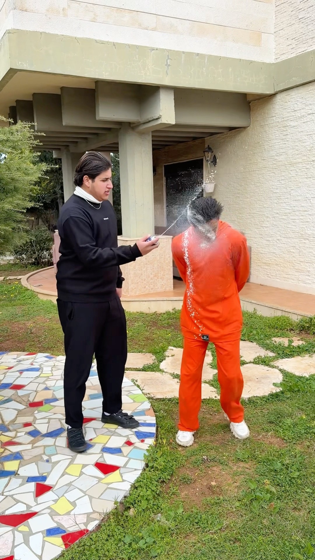 جوزي بالمقالب معندهاش يما رحميني:?