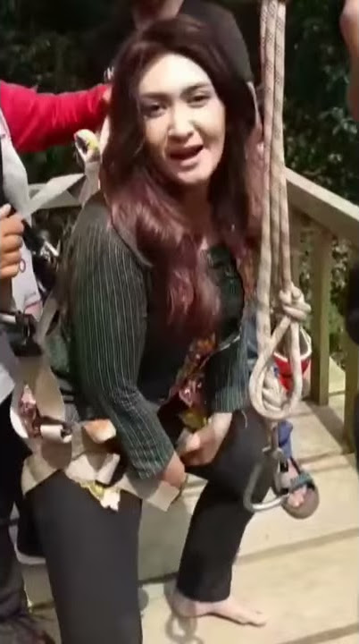 Belahan Anu-nya Mba Nafa Urbach Kelihatan Banget (Seleb Viral 2019)