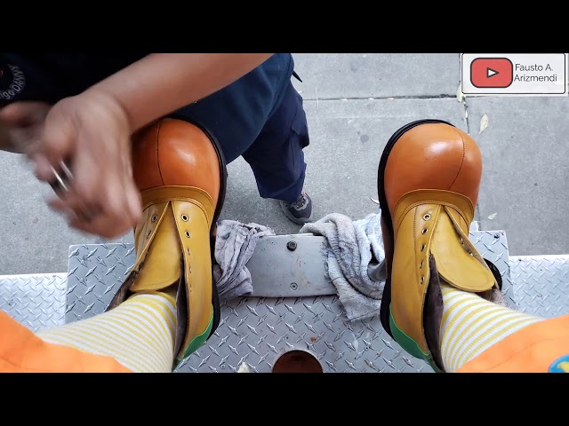 S3E107 Premium shoe shine on clown shoes #ASMR #clownshoeschallenge  #shoeshine #faustoarizmendi class=