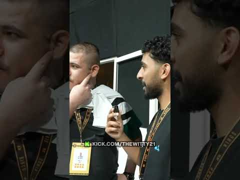 صليح مع عبسي قبل بداية المباراة في الكينقز ليق صليح دربحه عبسي