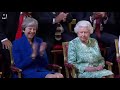 Queen looks extremely unimpressed by stumbling commonwealth singer | Metro.co.uk