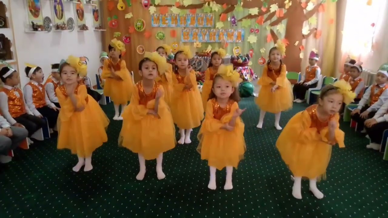 танец для девочек "ЯГОДКИ КАКЕТКИ"