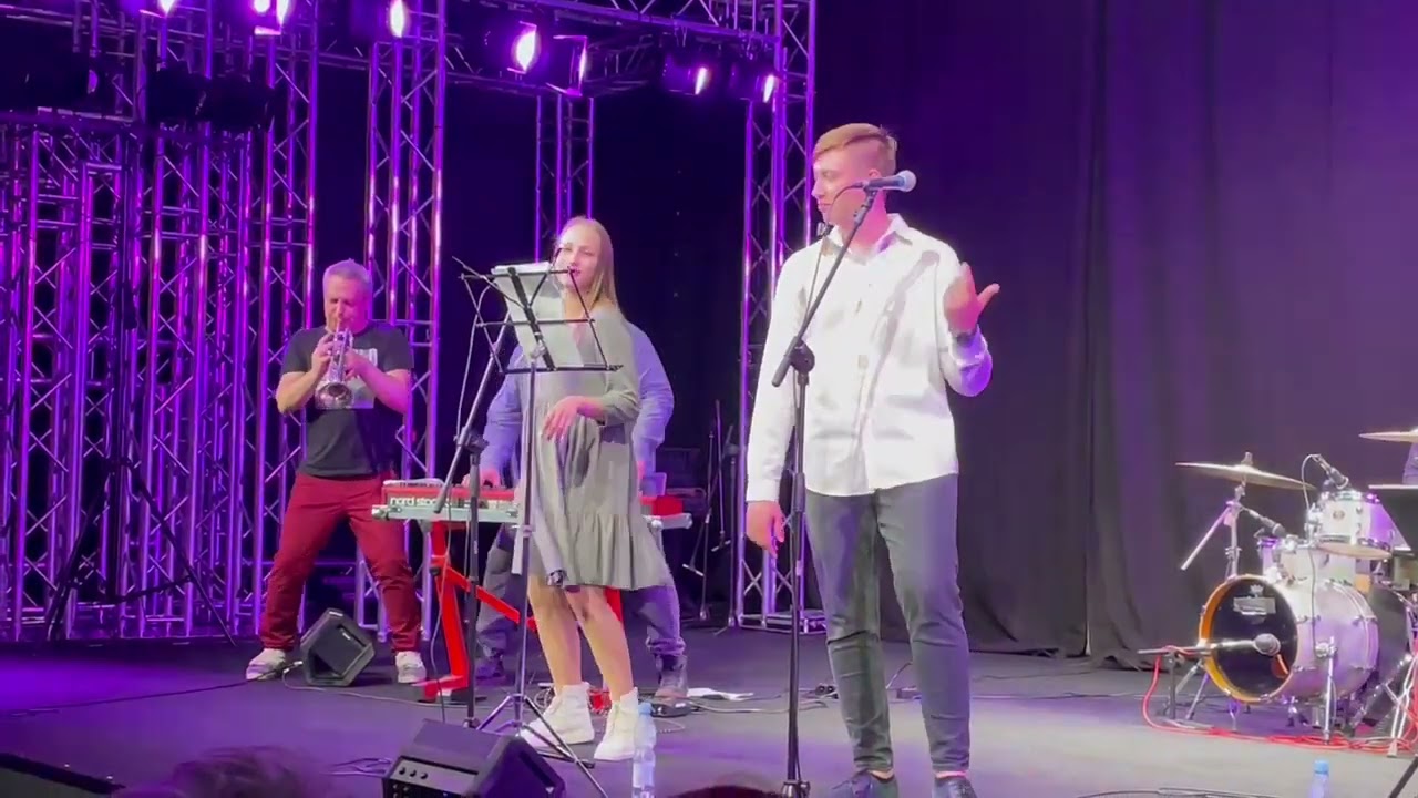 Виктория и Дмитрий Бринзелевич - Коло млину, коло броду | Аккомпанемент: Bałagan Show