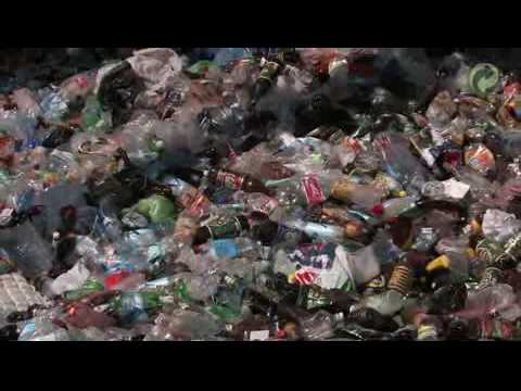 Video: Amatniecība No Plastmasas Pudelēm