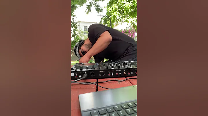 DEEP HOUSE SESSIONS VOL. 1 mixed by Kenny G