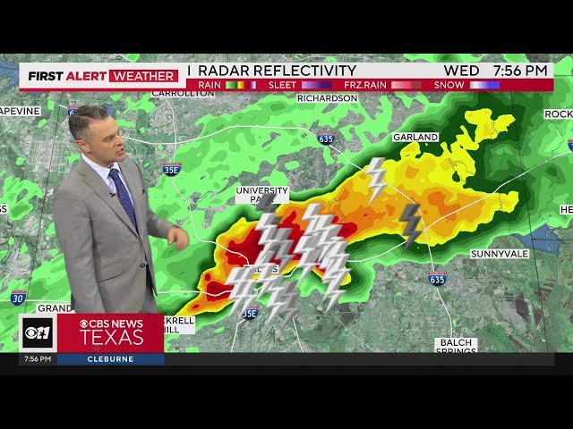 Heavy rain moving through North Texas class=