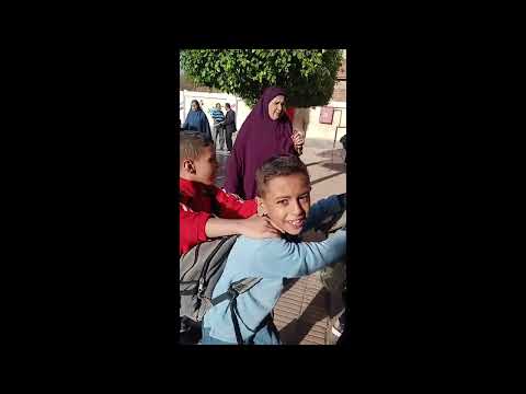 طلاب المدرسة من طابور الصباح الى الفصول 2022
