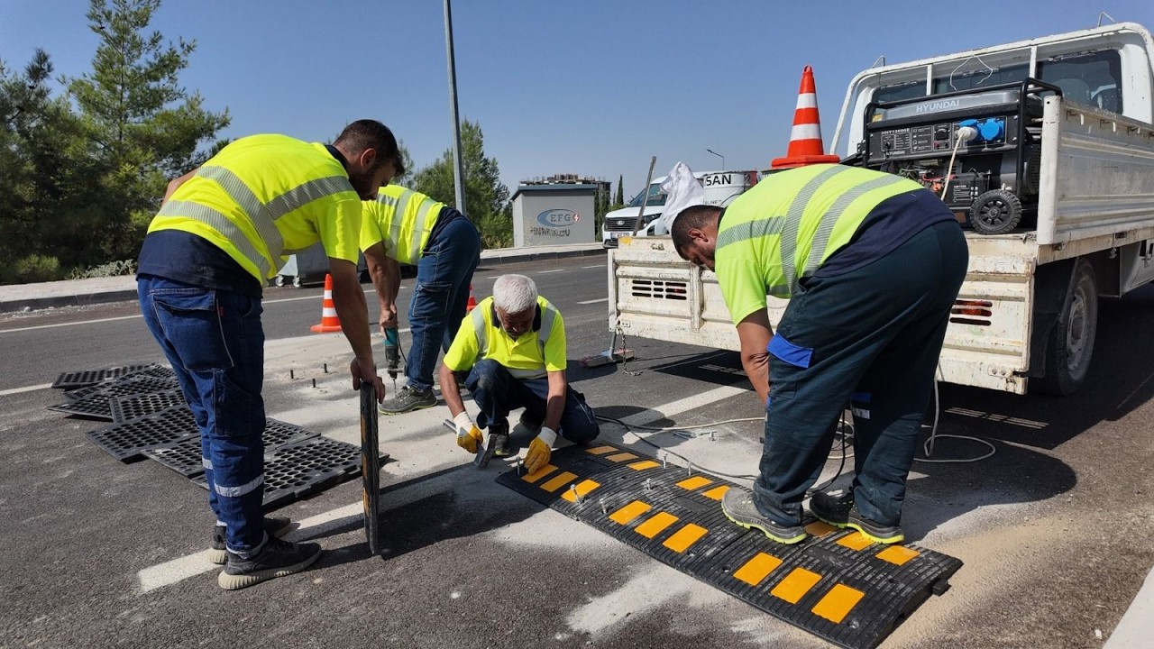 Mahallelinin talep etti: Tutdere’den riskli kavşağa hız kesici yapıldı