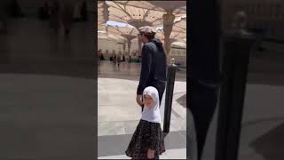 Shahid Khan Afridi Performing Umrah With Her Daugther