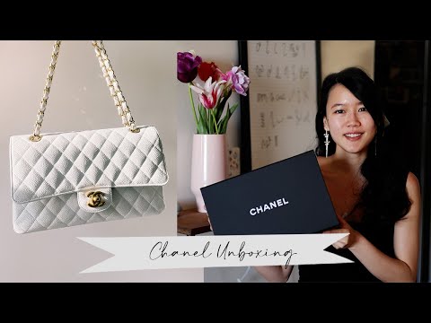 CHANEL UNBOXING  CLASSIC WHITE MEDIUM FLAP 