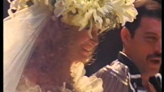 Video thumbnail of "QUEEN - FREDDIE MERCURY - at Fashion Aid"