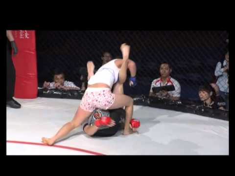Claire (Tiger Muay Thai) vs Sun Jao (China) Martia...
