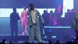 See 😱 Victony and Davido performance O2 arena to crowd