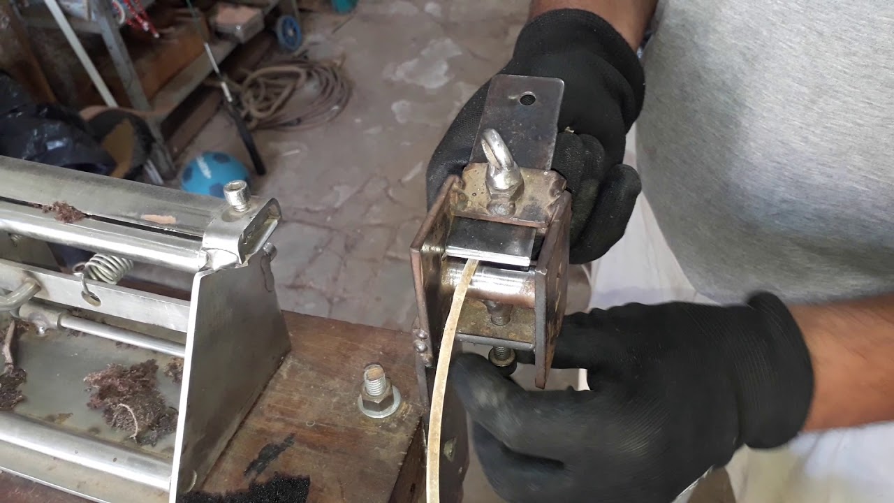 Maquina descarnadeira de couro cru fácil e barata de fazer. Tulio Cruz Marins.TCM Trabalhos em couro