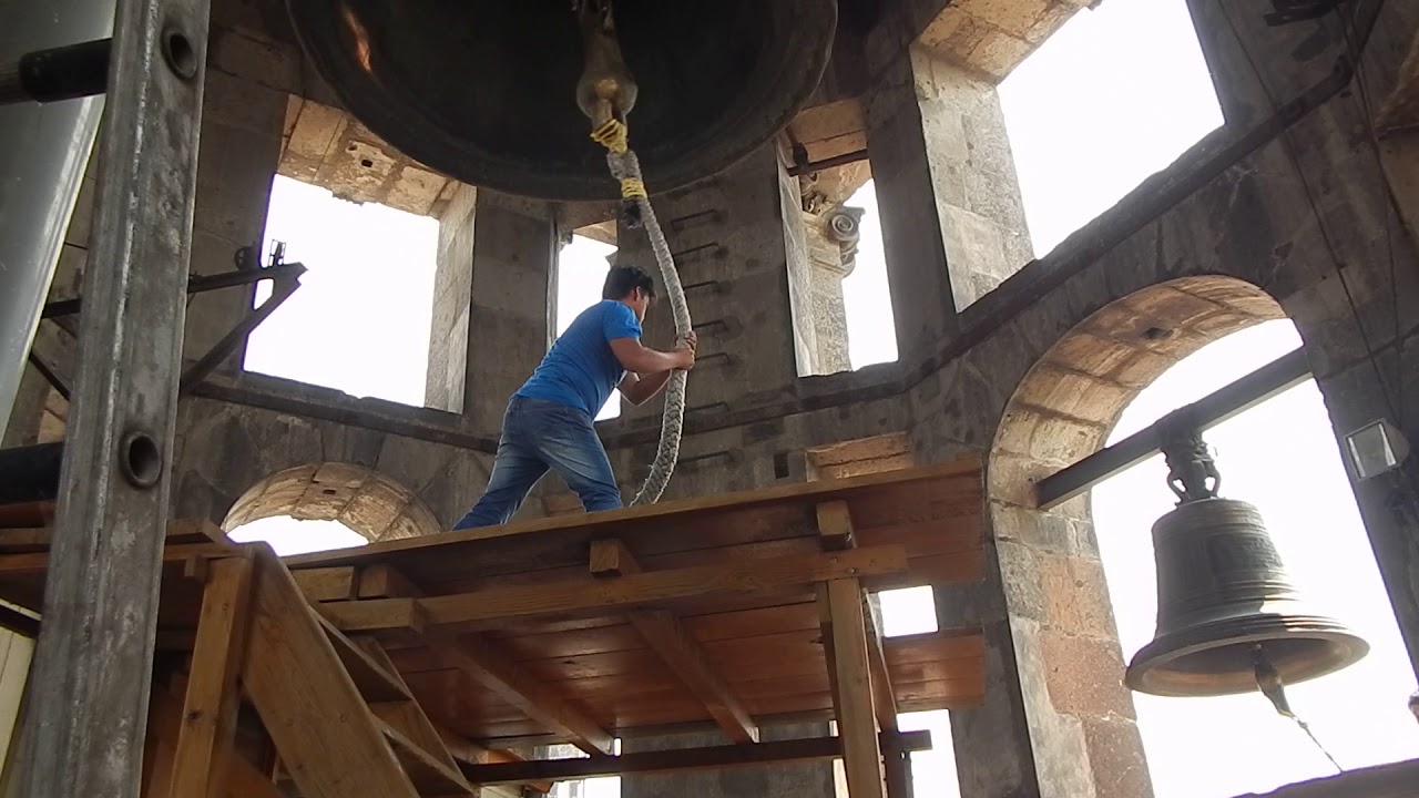 Toque del Angelus (versión Regina Coeli) en la Catedral Primada de México